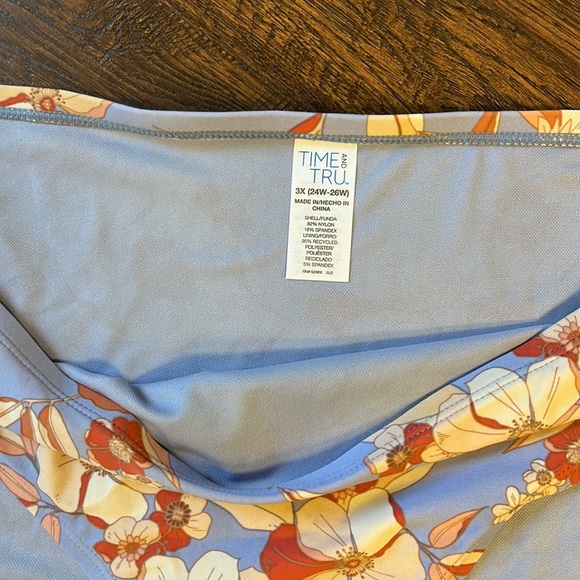 Time and Tru Women’s Plus 2-Piece Floral Print Swim Bikini Set size 3X (24W-26W) - Picture 10 of 12